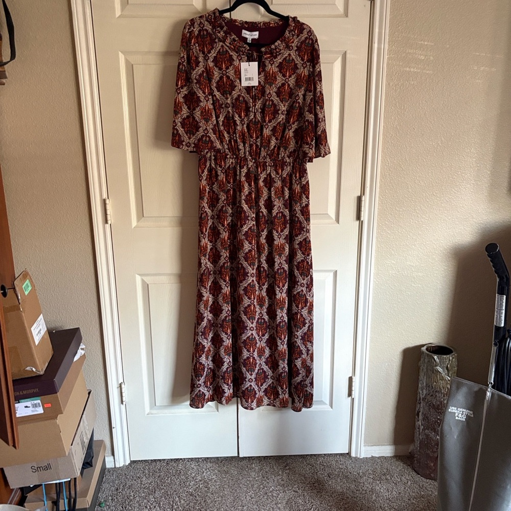 Gibson Latimer Elegant Patterned Maxi Dress - Picture 2 of 4